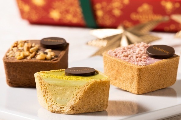 ゴディバ「タルトショコラ ピスタチオ」タルトのような新感覚チョコ、クリスマス仕様のパッケージで