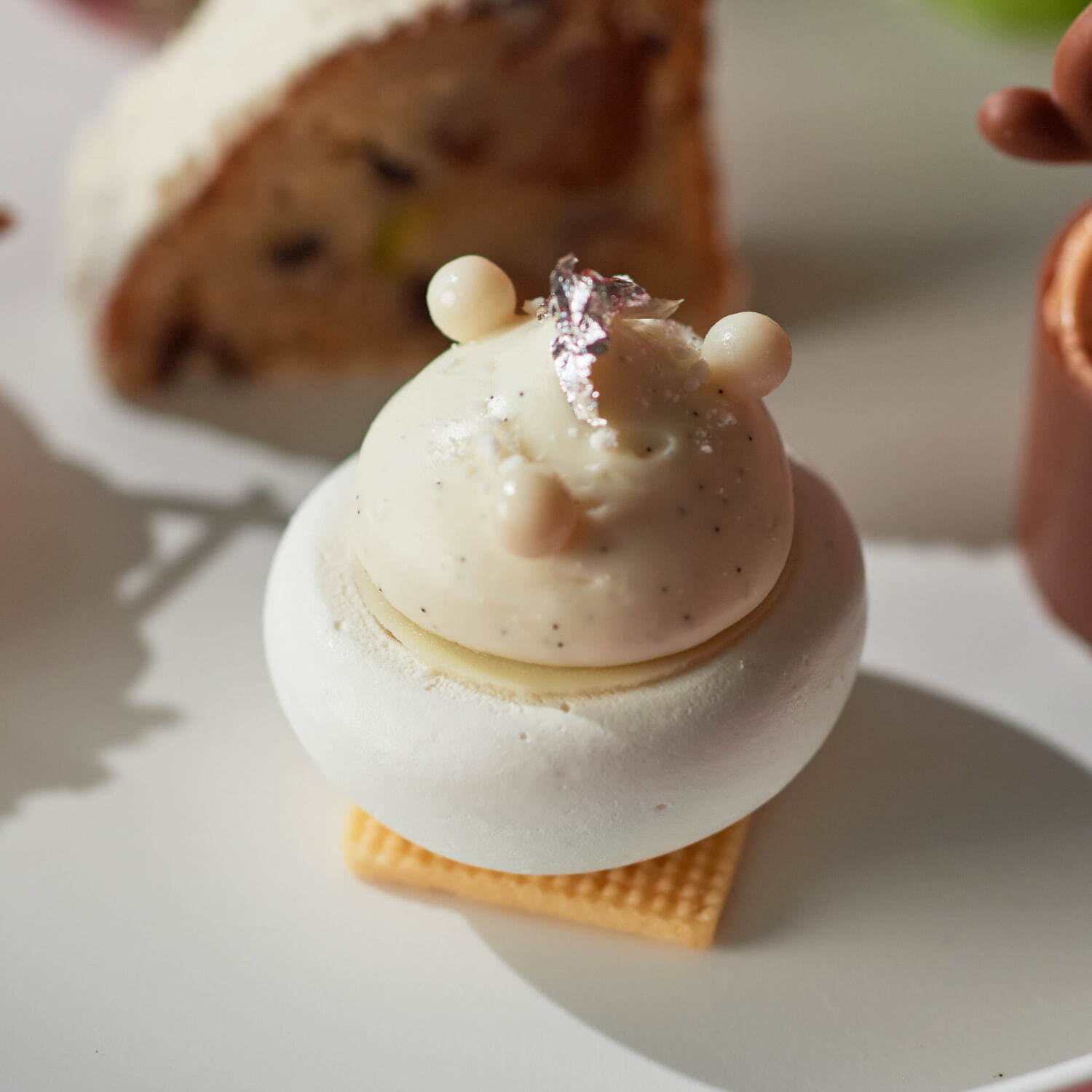 プラリネノワゼット  ホワイトチョコレートのガナッシュモンテのヴァシュラン