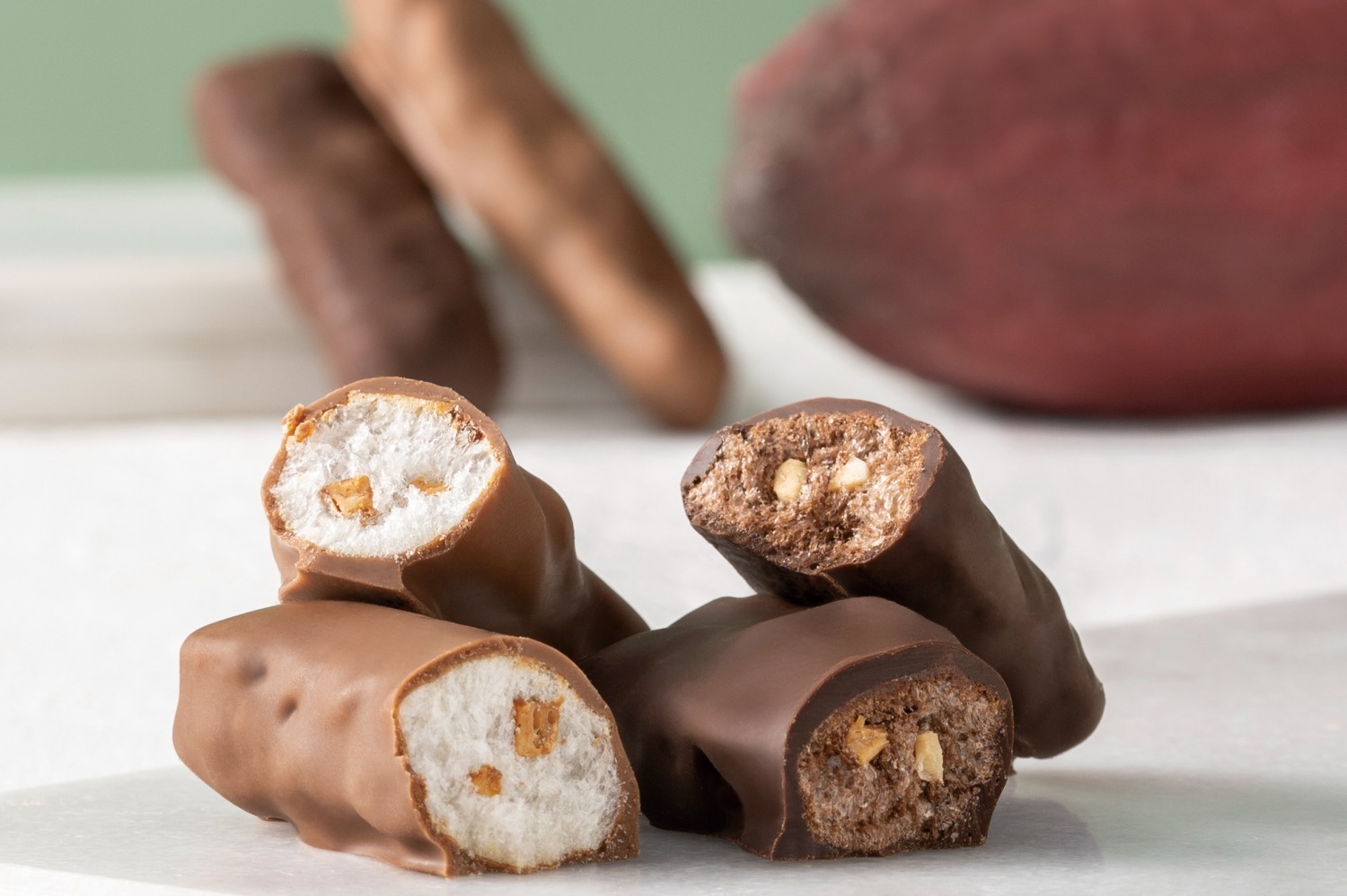 ゴディバ×もち吉「ちょこあられ アソートメント」“ふわサク”食感のあられに濃厚チョコをコーティング