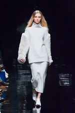 マーキュリーデュオ 2014-15年秋冬コレクション ‐ イノセントにファーをまとって｜写真3