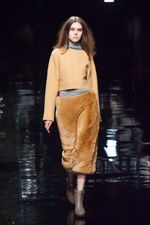 マーキュリーデュオ 2014-15年秋冬コレクション ‐ イノセントにファーをまとって｜写真7