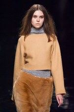 マーキュリーデュオ 2014-15年秋冬コレクション ‐ イノセントにファーをまとって｜写真8