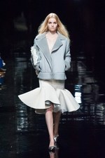 マーキュリーデュオ 2014-15年秋冬コレクション ‐ イノセントにファーをまとって｜写真11