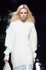 マーキュリーデュオ 2014-15年秋冬コレクション ‐ イノセントにファーをまとって｜写真16