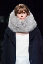 マーキュリーデュオ 2014-15年秋冬コレクション ‐ イノセントにファーをまとって｜写真19