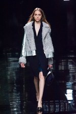 マーキュリーデュオ 2014-15年秋冬コレクション ‐ イノセントにファーをまとって｜写真20