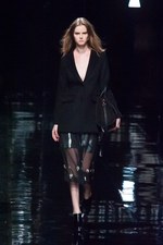 マーキュリーデュオ 2014-15年秋冬コレクション ‐ イノセントにファーをまとって｜写真22