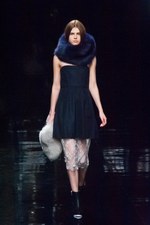 マーキュリーデュオ 2014-15年秋冬コレクション ‐ イノセントにファーをまとって｜写真24