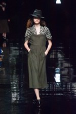 マーキュリーデュオ 2014-15年秋冬コレクション ‐ イノセントにファーをまとって｜写真29