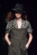 マーキュリーデュオ 2014-15年秋冬コレクション ‐ イノセントにファーをまとって｜写真30