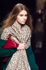 マーキュリーデュオ 2014-15年秋冬コレクション ‐ イノセントにファーをまとって｜写真34