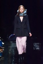 マーキュリーデュオ 2014-15年秋冬コレクション ‐ イノセントにファーをまとって｜写真35