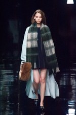 マーキュリーデュオ 2014-15年秋冬コレクション ‐ イノセントにファーをまとって｜写真42