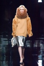 マーキュリーデュオ 2014-15年秋冬コレクション ‐ イノセントにファーをまとって｜写真48