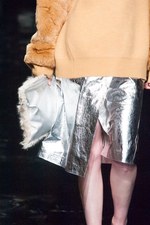 マーキュリーデュオ 2014-15年秋冬コレクション ‐ イノセントにファーをまとって｜写真50