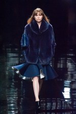 マーキュリーデュオ 2014-15年秋冬コレクション ‐ イノセントにファーをまとって｜写真51