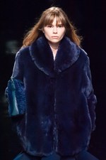 マーキュリーデュオ 2014-15年秋冬コレクション ‐ イノセントにファーをまとって｜写真52