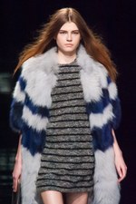 マーキュリーデュオ 2014-15年秋冬コレクション ‐ イノセントにファーをまとって｜写真55