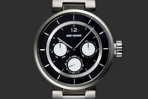 イッセイ ミヤケ ウオッチ「W(ダブリュ)」ミニ腕時計に新色、メタリックなシルバー＆ブラック
