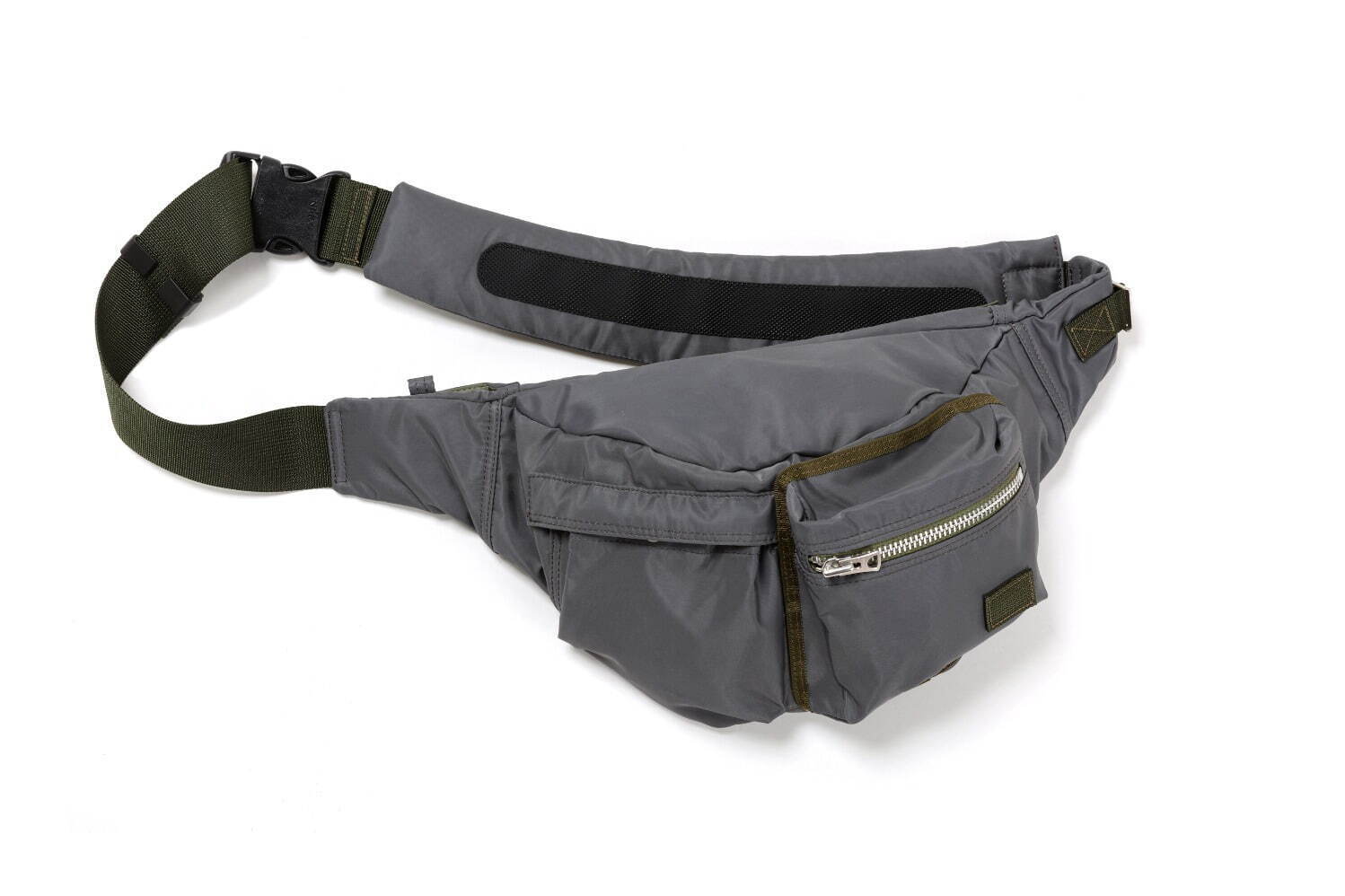 sacaiの23年クリスマスギフト、ポーターとのコラボバッグ＆“S”の文字入りジュエリー