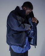 ナナミカとエディフィスのダウンジャケット、“ネイビーカラー”光電子ダウン×防水ゴアテックス素材で｜写真8