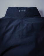 ナナミカとエディフィスのダウンジャケット、“ネイビーカラー”光電子ダウン×防水ゴアテックス素材で｜写真2