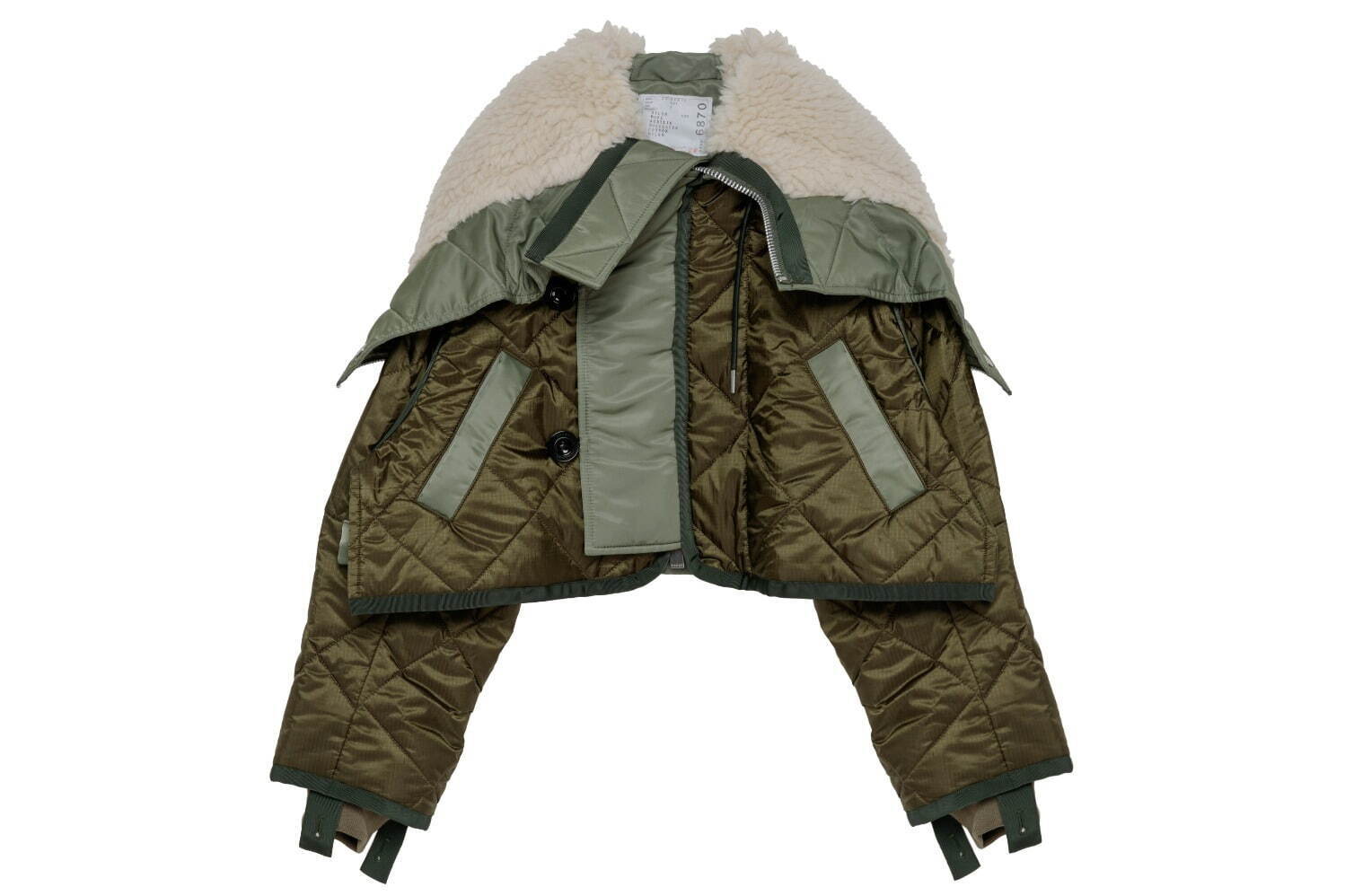 sacaiの23年クリスマスウェア、デニム×ムートンのドッキングブルゾンやロゴ入りTシャツ