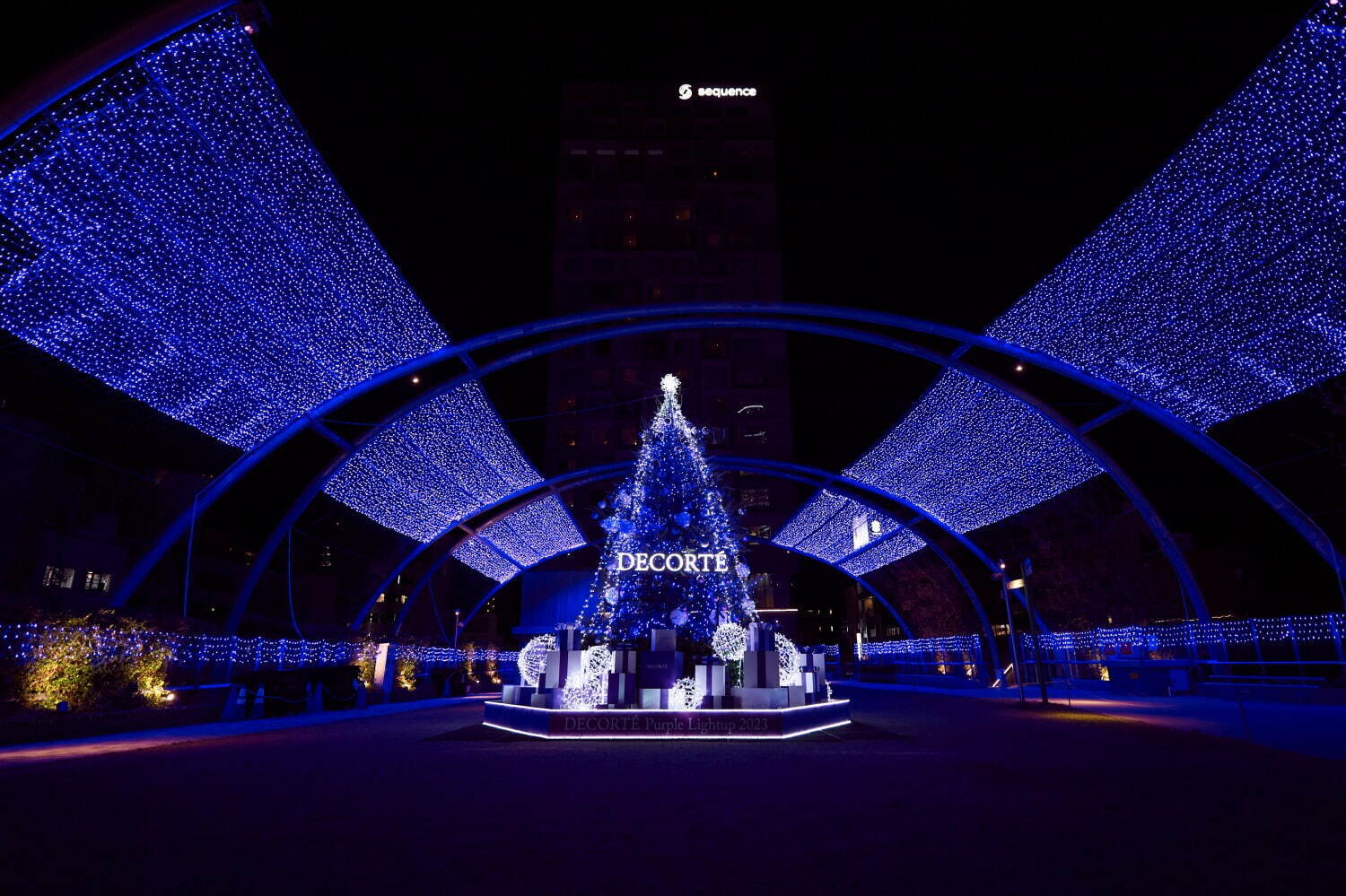 渋谷ミヤシタパークのクリスマスイルミネーション2023、“パープル”の光でライトアップ｜写真8