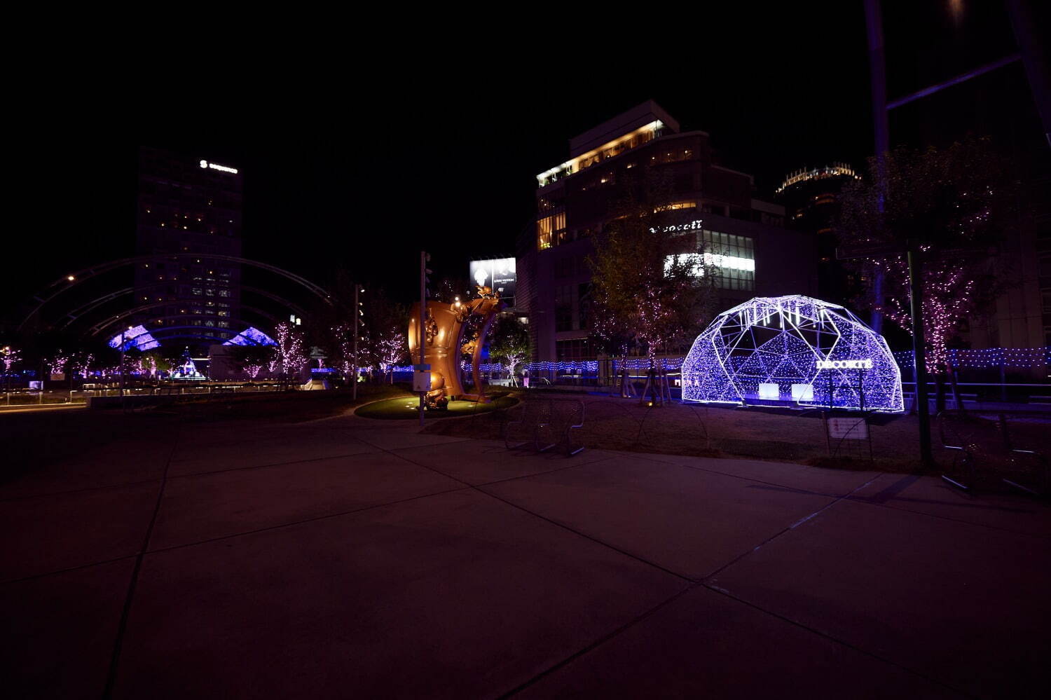 渋谷ミヤシタパークのクリスマスイルミネーション2023、“パープル”の光でライトアップ｜写真10