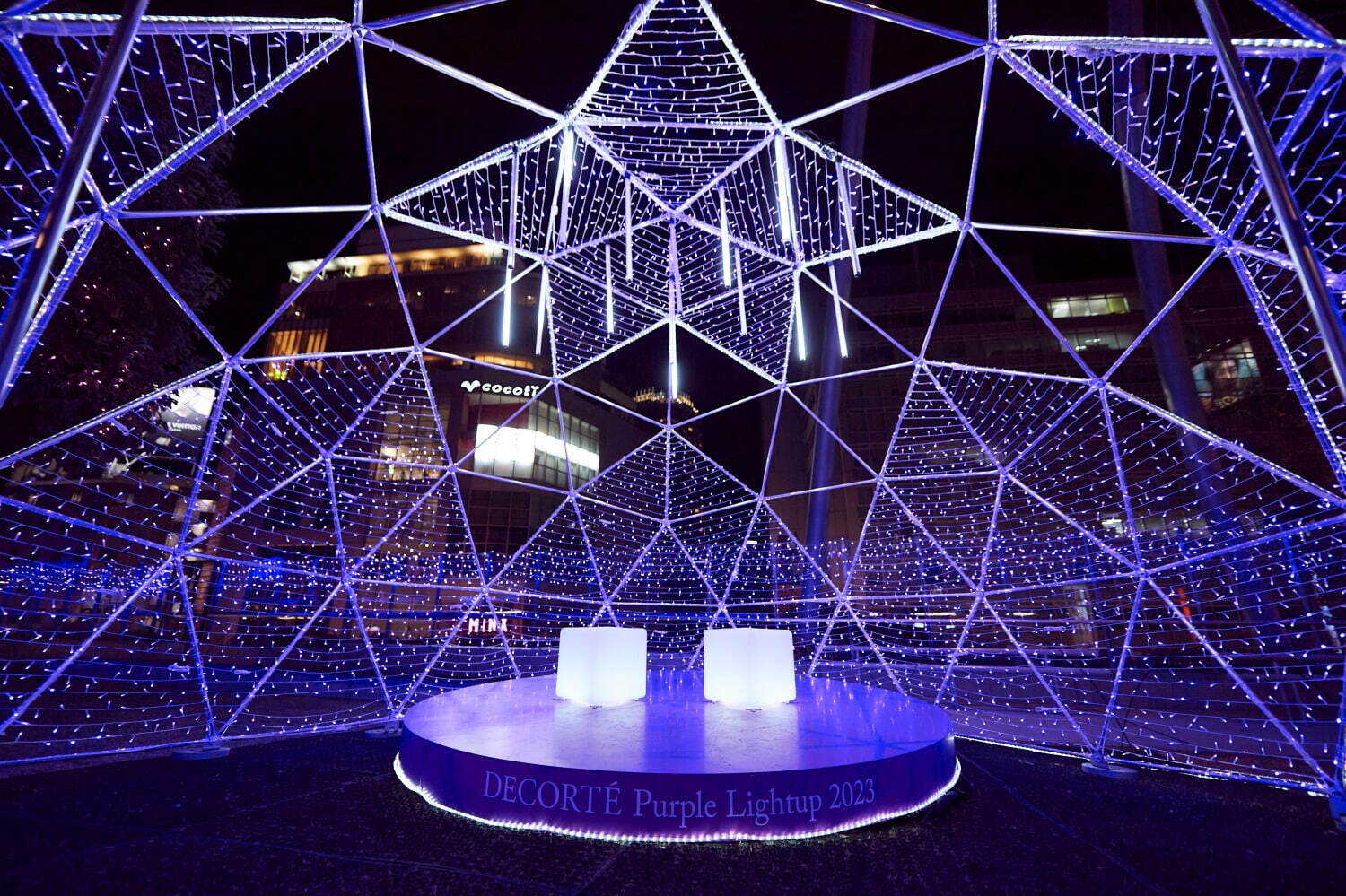 渋谷ミヤシタパークのクリスマスイルミネーション2023、“パープル”の光でライトアップ｜写真6