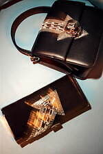 クロエの2023年クリスマス、煌めく“矢”モチーフのバッグ＆メタリックシルバーの財布など｜写真22