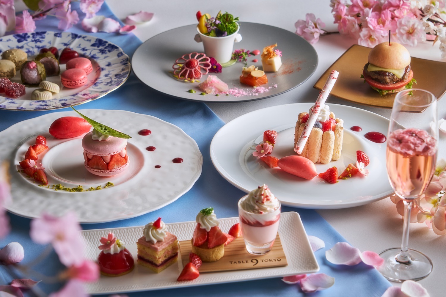 桜アフタヌーンティー｜“いちご×桜”の限定スイーツコースが品川プリンスホテルで、ピンク色の桜パンナコッタ＆タルトなど