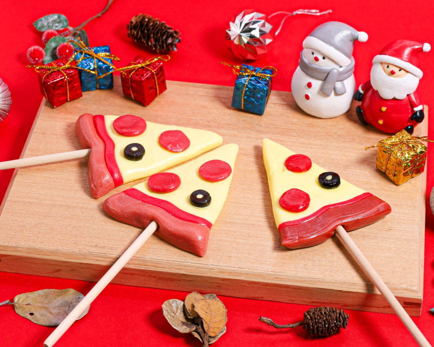 〈パパブブレ〉クリスマスロリポップ ピザ 1本 860円
販売期間：2023年11月8日(水)～12月25日(月)