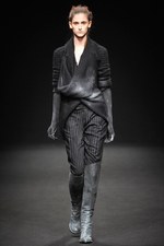 A.F.ヴァンデヴォースト(A.F.VANDEVORST)、2010-2011年秋冬コレクション｜写真12