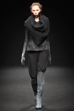 A.F.ヴァンデヴォースト(A.F.VANDEVORST)、2010-2011年秋冬コレクション｜写真14