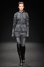 A.F.ヴァンデヴォースト(A.F.VANDEVORST)、2010-2011年秋冬コレクション｜写真15