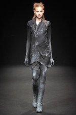 A.F.ヴァンデヴォースト(A.F.VANDEVORST)、2010-2011年秋冬コレクション｜写真16