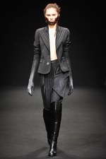 A.F.ヴァンデヴォースト(A.F.VANDEVORST)、2010-2011年秋冬コレクション｜写真30