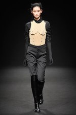 A.F.ヴァンデヴォースト(A.F.VANDEVORST)、2010-2011年秋冬コレクション｜写真9