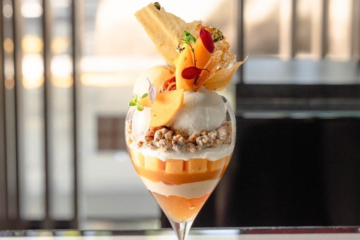 エンポリオ アルマーニ カフェ“柿＆栗”の限定パフェ、柿ジェラート×モンブランクリームなど