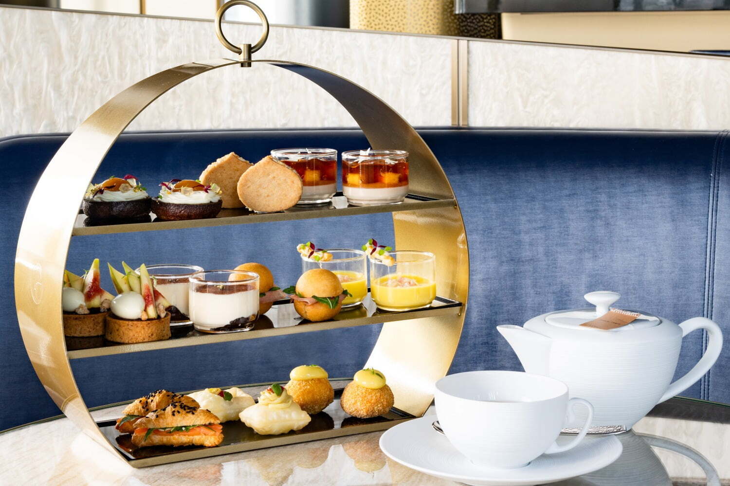 アルマーニ / リストランテの秋アフタヌーンティー、栗型バターサンド＆ほうじ茶ゼリーのパンナコッタ