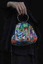 ディスコード ヨウジヤマモト×SUMIRE、カラフルなアートの一点物バッグや革小物が渋谷パルコに｜写真18