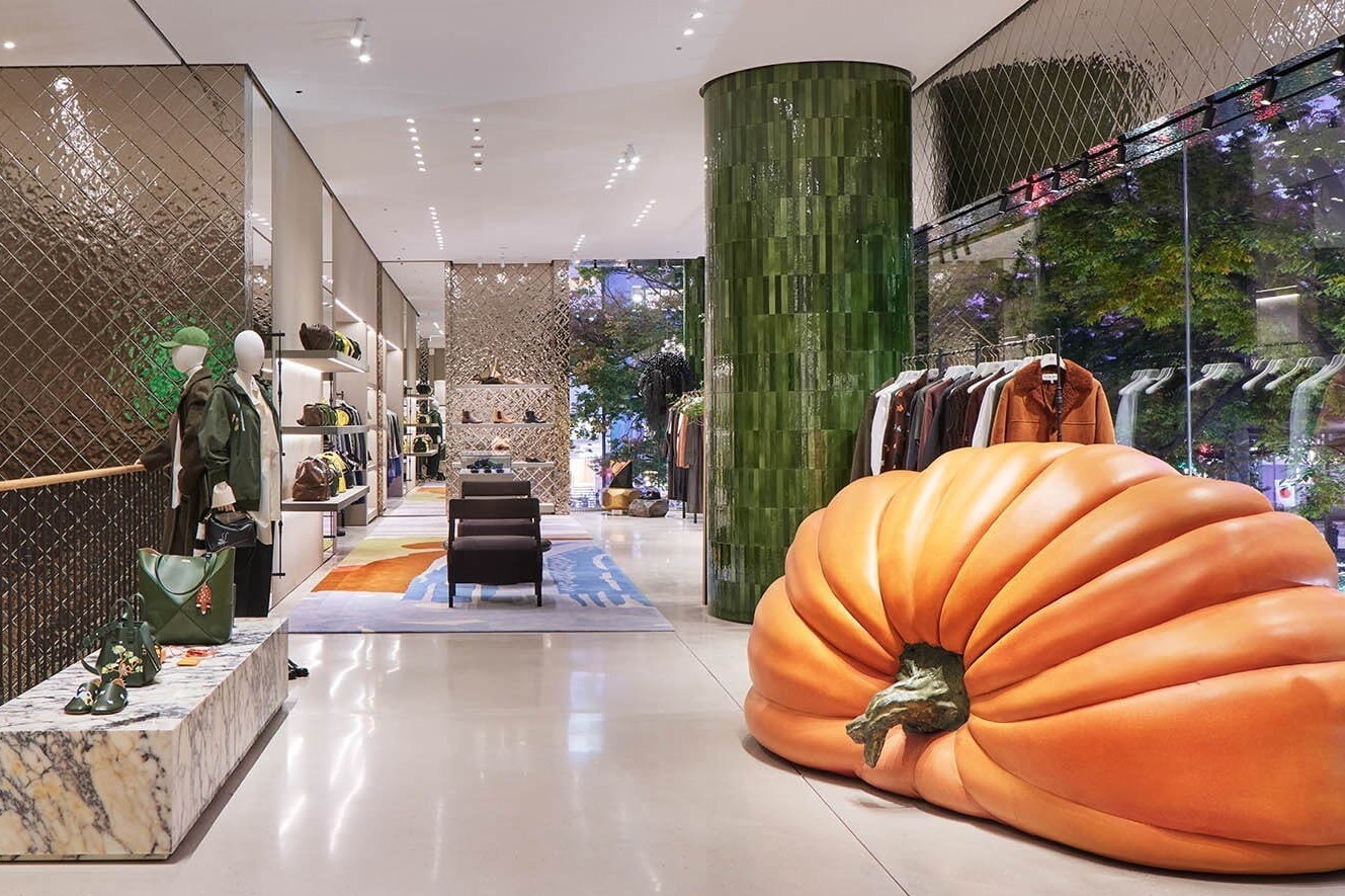 「カサロエベ表参道」拡張リニューアル、革製品の修理・補修専門店「ロエベ リクラフト」を併設