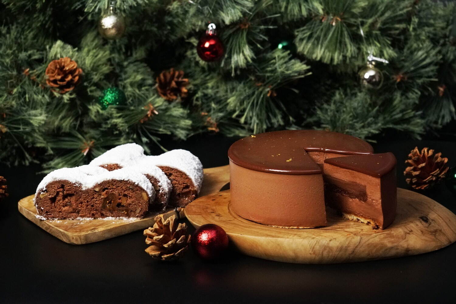 ダンデライオン・チョコレート23年クリスマススイーツ、チョコレート×ドライフルーツの限定シュトーレン｜写真1