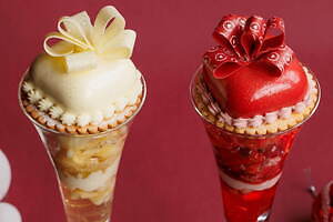 「サロン ベイクアンドティー」苺とローズ＆林檎とユズの紅白ショコラパフェ、クリスマス限定で