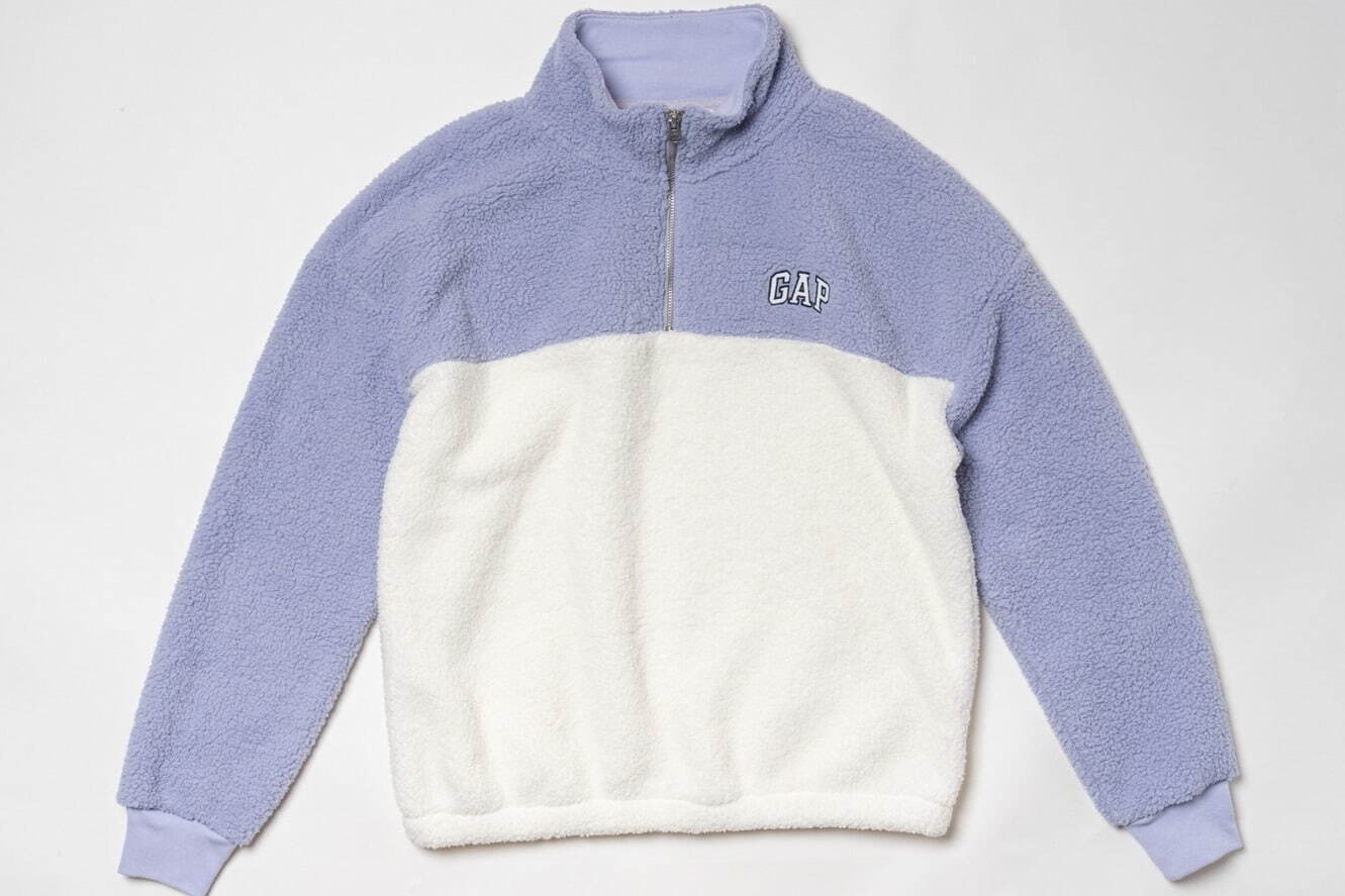 GAPのセール「ブラックフライデー」全店で、メタリックロゴスウェットやアウター類がスペシャル価格に