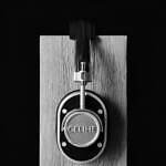 セリーヌ×マスター アンド ダイナミックのワイヤレスヘッドフォン、トリオンフマークやロゴを両耳に｜写真13