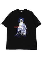 ワイルドサイド ヨウジヤマモト新作Tシャツ、真っ赤なバラ＆猫を抱く女を鮮明にプリント｜写真2