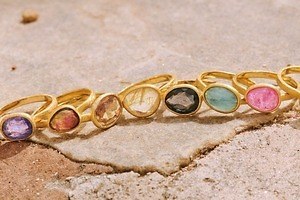 アルティーダ ウード“オリエンタル”なカラーストーンリング、復刻ブレスレットなども名古屋で先行発売