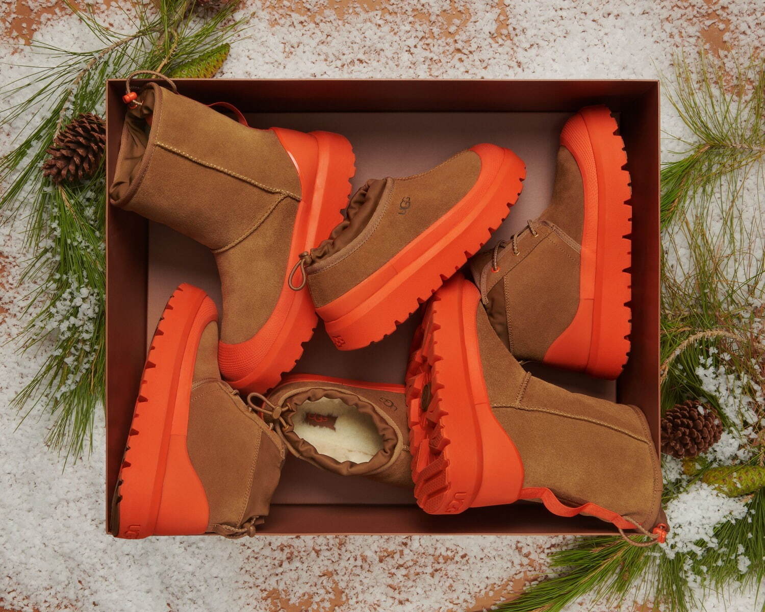 UGGの23年クリスマスシューズ、煌めくスパンコール×ふわふわ UGGの23年クリスマスシューズ、煌めくスパンコール×ふわふわ